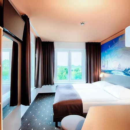 B&B Hotel Rostock-Hafen Exterior photo